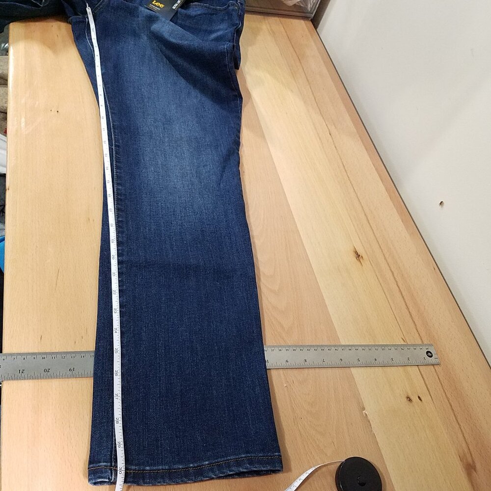 Lee Women’s Dark Wash Jeans 14M Straight Leg Mid Rise NWT!!!! - Picture 7 of 16